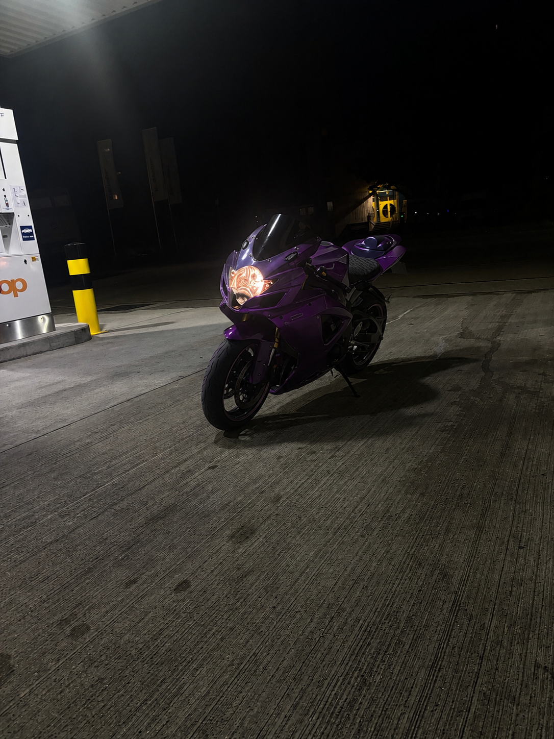 Suzuki GSX-R 600 K6 in gloss purple - customer reference render (front)
